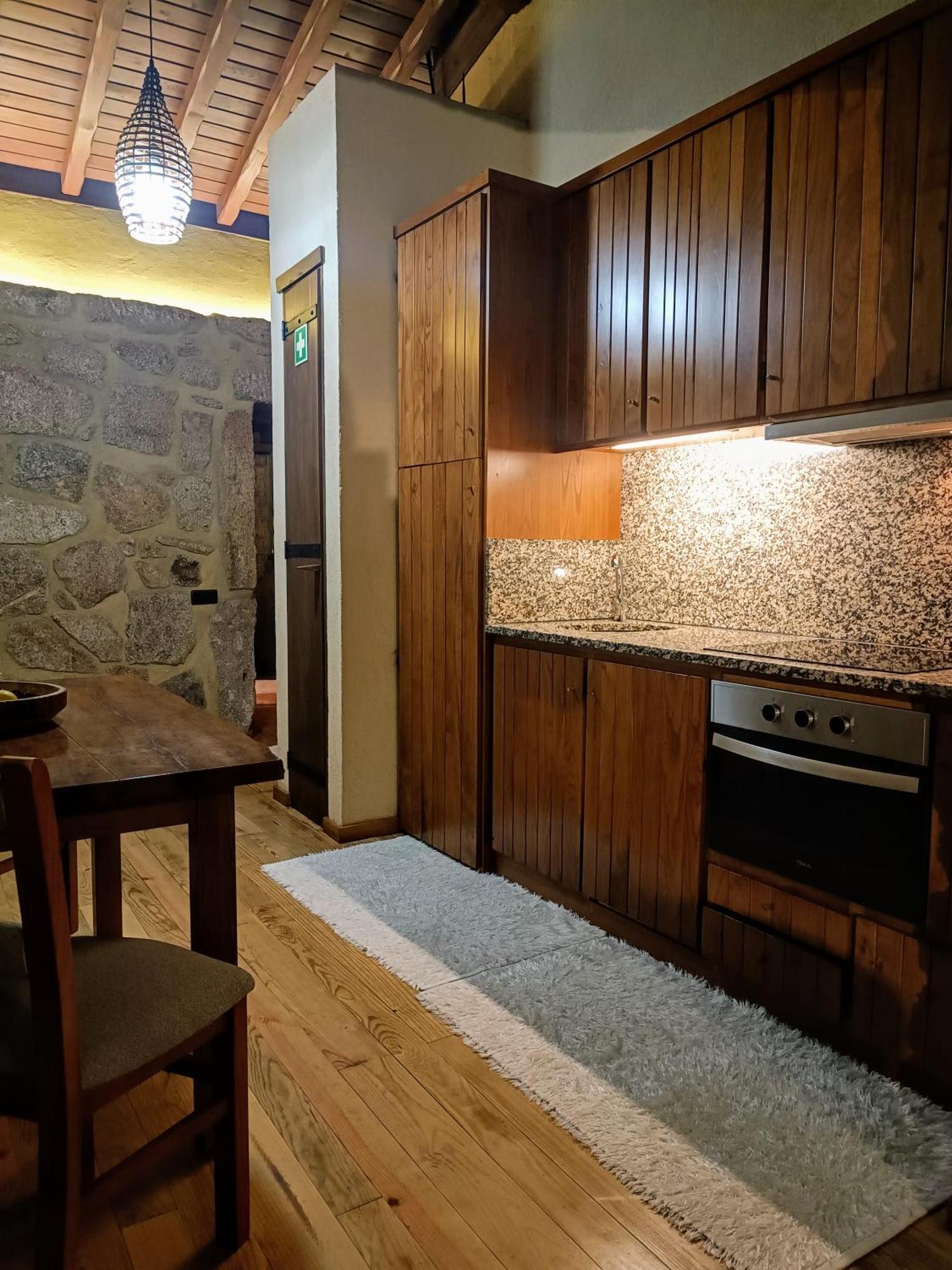 阿尔库什迪瓦尔德维什 Casa Favo De Mel - Jacuzzi Privado & Lareira - Piscina酒店 外观 照片