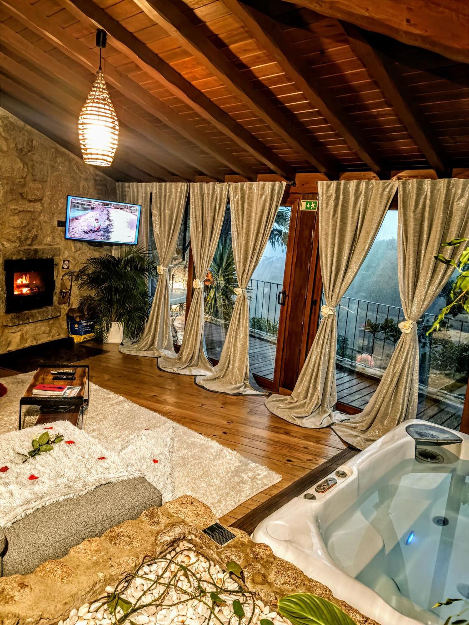 阿尔库什迪瓦尔德维什 Casa Favo De Mel - Jacuzzi Privado & Lareira - Piscina酒店 外观 照片